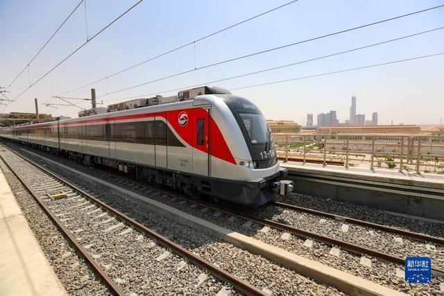 中企承建埃及首条轻轨铁路通车试运行-汉中新闻网