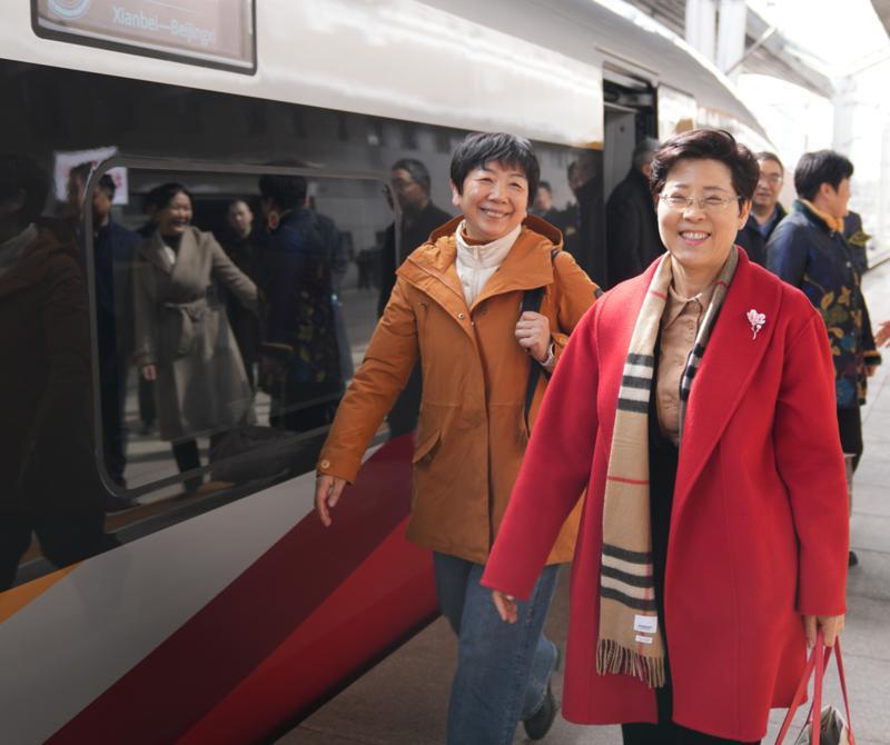 住陕全国政协委员抵京